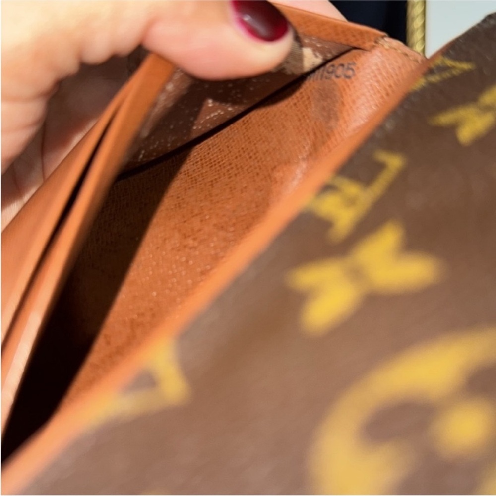 Louis Vuitton Brown Monogram Wallet Timeless Luxury - Picture 12 of 16